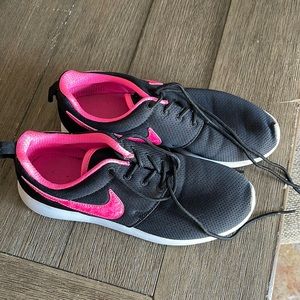 Black and pink nikes